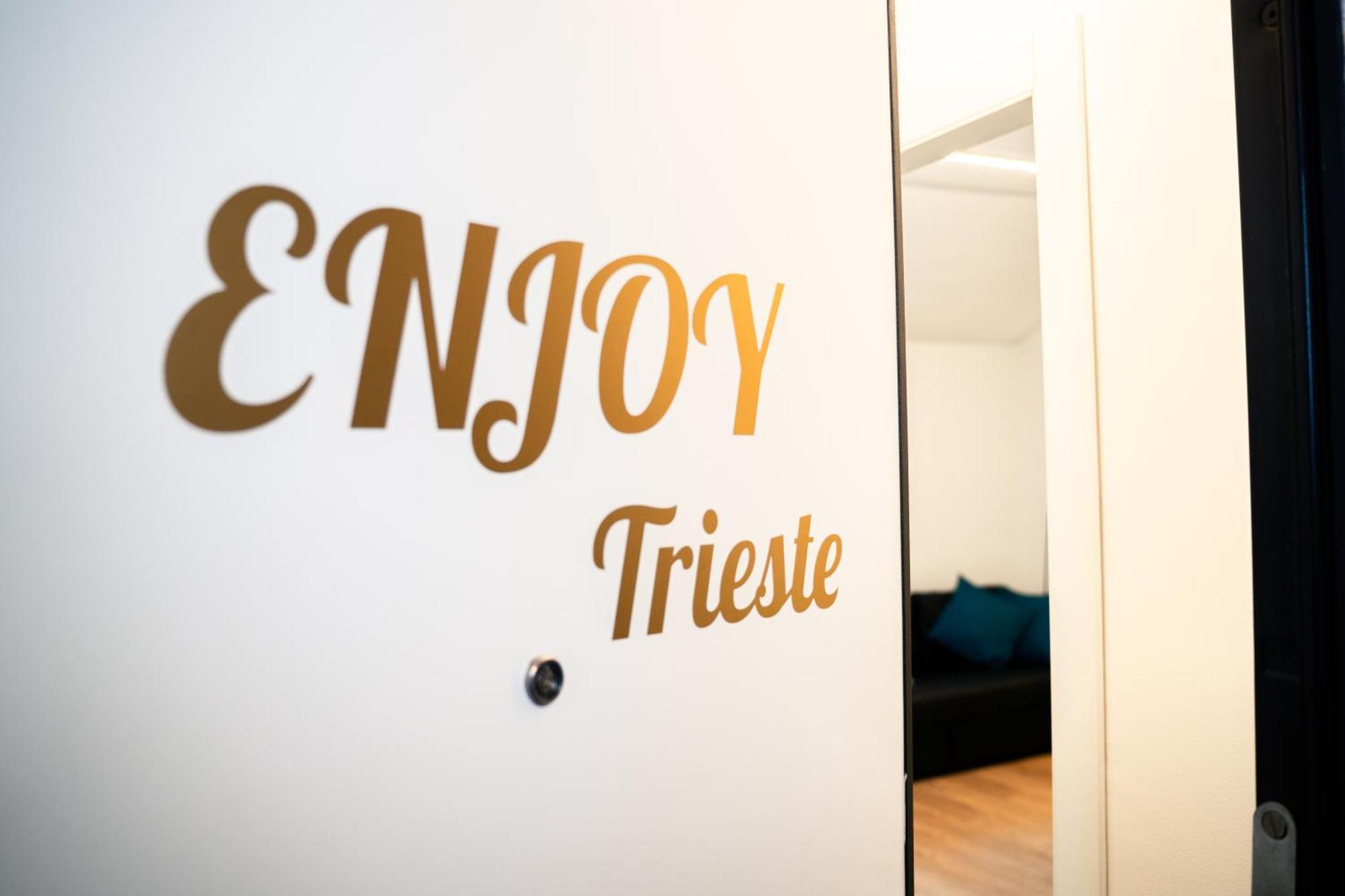 Enjoy Trieste In The City Center Buitenkant foto